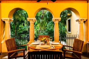 La Esquina (3 minutes from Beach, perfect for a family getaway)