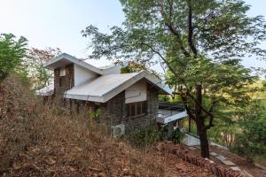 SaffronStays Inverlochy 3-BR Parsi-style villa with indoor games, bonfire & views near Lonavala