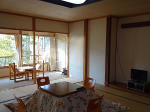Hakuba Oomukou Ryokan 2-Star Accommodation lobby