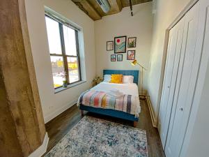 Spacious and Luxurious 3BR Near McCormick Place and Soldier Field with Optional Parking - Sleeps 10