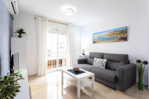 Holidays2Malaga Capuchinos French balconies, private parking, WiFi & Air con