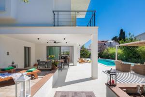 Luxury Villa Cippico XXII with Pool