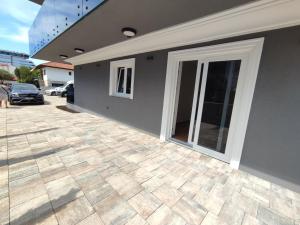 Luxury Apartments-LA Dino Maky