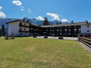 Monolocale nuovo sulla pista da sci in montagna