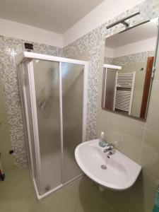 Monolocale nuovo sulla pista da sci in montagna