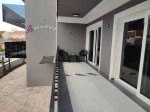 Luxury Apartments-LA Dino Maky