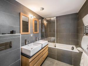 Duplex de charme 4 chambres avec Wifi et parking à Courchevel Moriond - FR-1-563-4