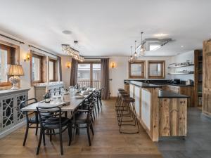 Chalet de luxe avec sauna à Courchevel - FR-1-563-89