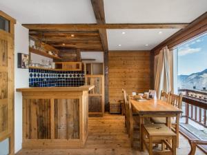 Appartement chalet au cœur de Courchevel Moriond, idéal pour 5 personnes - FR-1-563-19