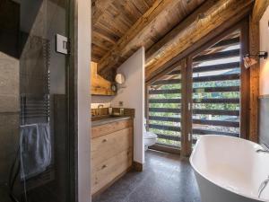 Chalet élégant 4* à Méribel, proche télécabine Olympe, 4 chambres, dortoir, hammam et cheminée - FR-1-566-32