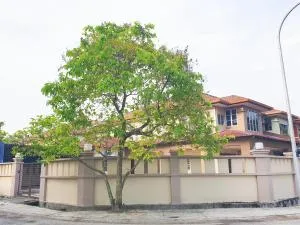 Airport Garden Stay #corner hoise 5 rooms #free wifi #parking #tv chanel - Kampong Paya Jaras Dalam