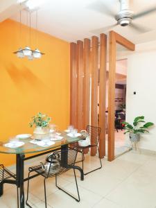 Airport Garden Stay #corner hoise 5 rooms #free wifi #parking #tv chanel