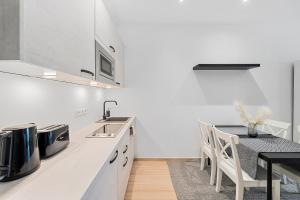 VibeStudio 304 - Central - AC - Licensed - Parking Nearby