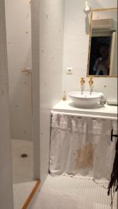 Sejours chez l'habitant CHAMBRE JEAN'S CHEZ L'HABITANT a LAMBALLE : photos des chambres
