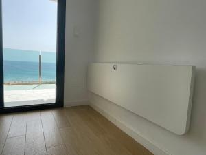 Great Views First Line Teleworkers and Families Unforgetable Apartment