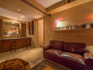 Chalet spacieux près des pistes avec terrasse sud - FR-1-565-36