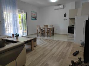 One Bedroom Apartment Gogo with Private Parking - 4hvězdičkové hotely ve městě Neum