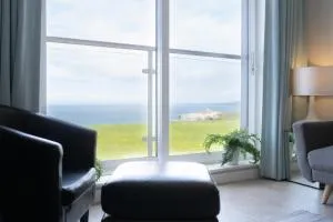 Stunning Sea Views, luxury apartment beaches & restaurants are a short walk away - 廷塔杰尔