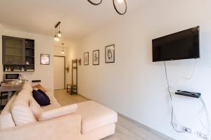 JOIVY Flat with Terrace & Parking