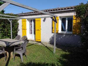 Maisons de vacances Mas du droulet piscine chauffee : photos des chambres