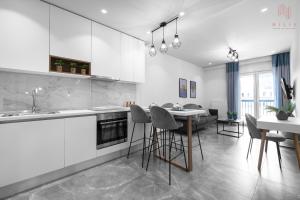 Floral, Nilie Hospitality MGMT