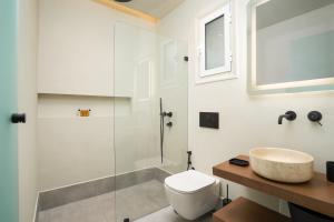 Polis of Naxos Stylish Suites