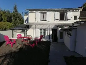 Maison villers sur mer 4 ou 6 PERSONNES, 2 CHAMBRES, PARKING GRATUIT, entre Deauville et Houlgate, RESERVATION UNIQUEMENT du samedi au samedi 7 nuits minimum CHEQUE de CAUTION DEMANDÉ, menage NON INCLUS, PETIT CHIEN ACCEPTÉ SAUF DANS LES CHAMBRES - Danestal
