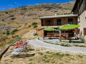 Auberges de jeunesse Chalet le Genepy with amazing views! : photos des chambres