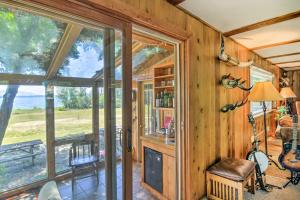Scenic Lake Almanor Home with Mountain Views!