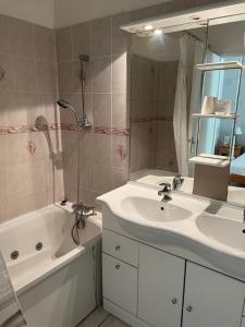 Hotels La Chaumiere : Chambre Double Confort avec Douche