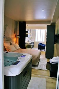 Appartements Appartement luxueux avec Jacuzzi privatif : photos des chambres