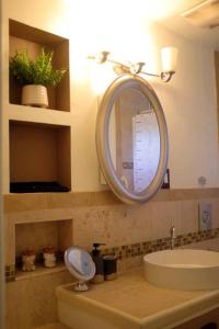 Casa Saguaro - Newly Remodeled, Pool and Mtn Views