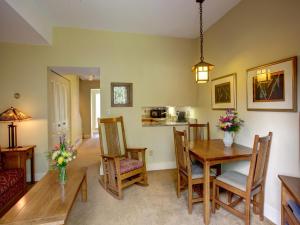 Two-Bedroom Suite room in Geneva On The Lake Boutique Resort Hotel
