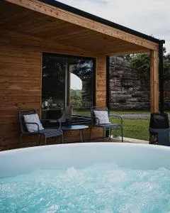 Off the Track Getaway, Luxury Lodge - Crail