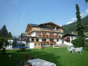 A Hotel Com Haus Margreth Apartment Sillian Austria Price
