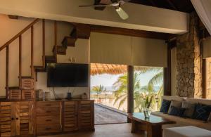 Casa Kundavi Beach Front Paradise