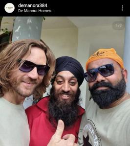 De Manora Homes - Unpretentious hotel with a garden , posh area Ranjit Avenue