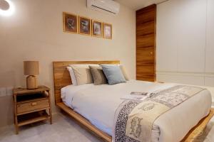 Spacious 2BR apt · Wide balcony wtub & Yoga deck