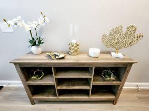 ENTIRE HOME- Gorgeous 3br Townhome Pool, Grill, WD, 2 FREE drive up spaces Sleeps 6 Close to everything PCB! Free WiFi