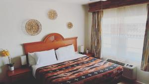 King Suite with Spa Bath - Non-Smoking room in The Classic Desert Aire Hotel
