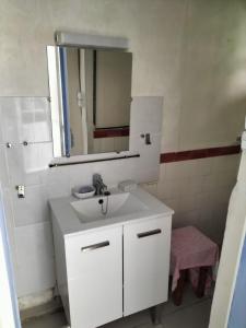 Maisons de vacances AC 3-bedroom house with terrace and shady garden - Dodo et Tartine : photos des chambres