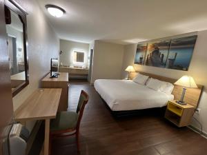 King Room - Non-Smoking room in Days Inn by Wyndham Elizabeth City