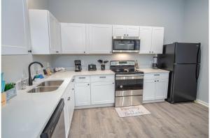 Cozy and Lovely 2BR 2BA Apt#A Near Lively Downtown