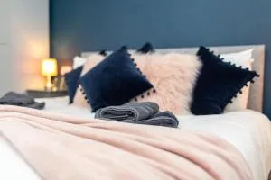 Russell House, Large townhouse spacious and modern with ground floor bedroom and shower room and free parking - Ainstable