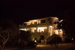 Apartments by the sea Mandre, Pag - 6284 