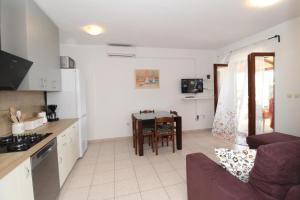 Apartments by the sea Mandre, Pag - 6284