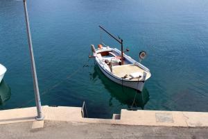 Apartments by the sea Zaklopatica, Lastovo - 8357