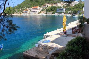 Apartments by the sea Zaklopatica, Lastovo - 8347