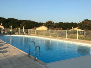 Maisons de vacances Attractive holiday home in Les Forges with shared pool : photos des chambres