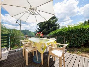 Inviting holiday home in Miremont with garden